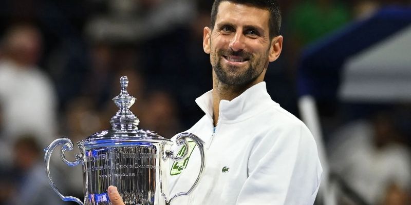 Novak Djokovic có lối chơi quyết liệt khi cầm vợt thi đấu