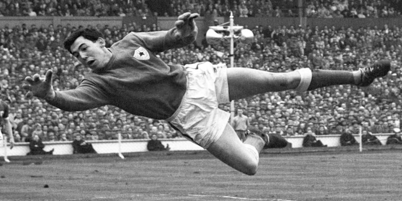 Gordon Banks thủ môn có pha bắt bóng đỉnh nhất lịch sử