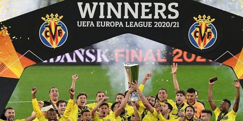 Chiếc cúp UEFA Europa League 2020–21 của Villarreal CF